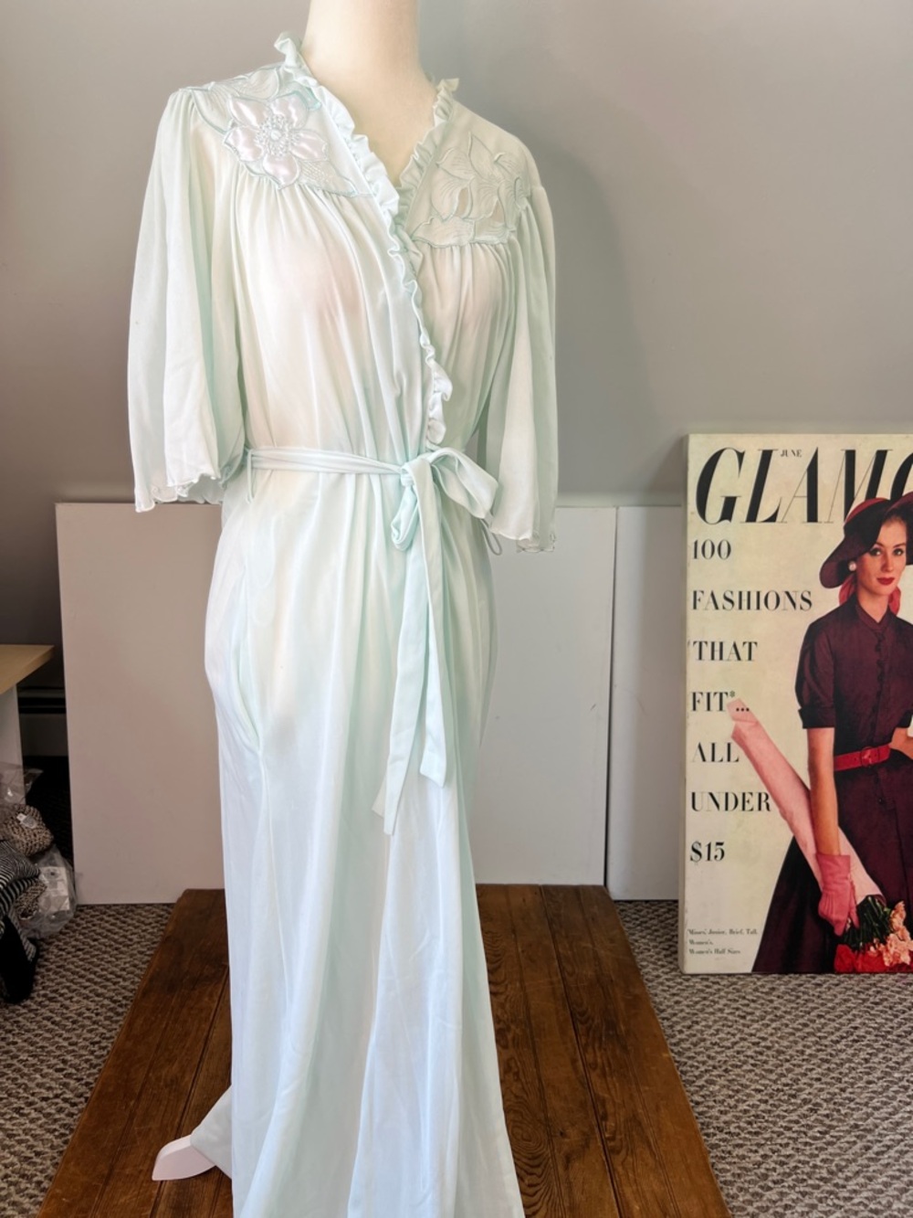 Vintage 1980s Miss Elaine Robe Pale Blue Floral Embroidered Ruffle nylon robe - Picture 2 of 7